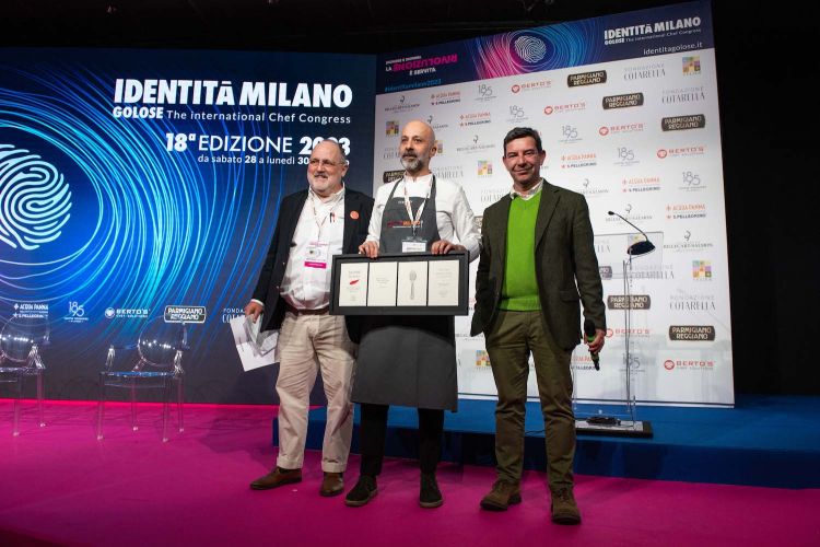 Niko Romito con Paolo Marchi e Gianluca Biscalchin, che ha moderato la lezione