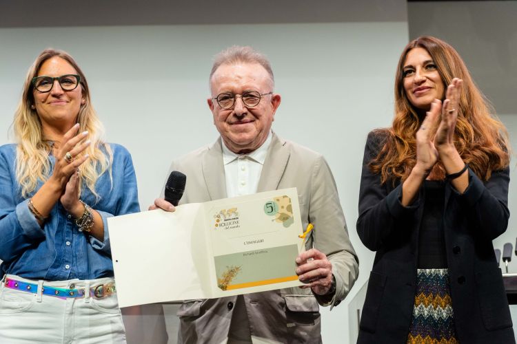 Richard Geoffroy con il premio tra Stefania Oggioni e Adele Granieri