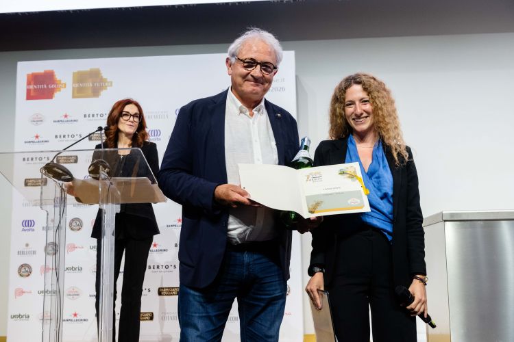 Il riconoscimento consegnato a Michel Loriot