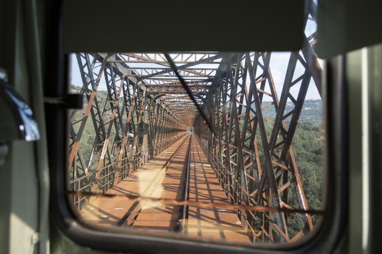A bordo del treno storico sul Ponte Principe di Lapio (Avellino)