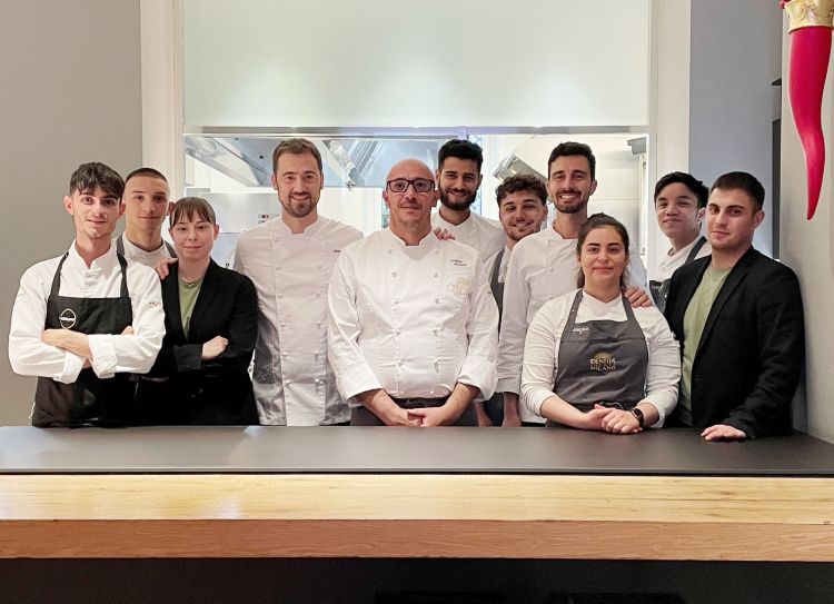 I due cuochi con il team Identità Golose Milano
