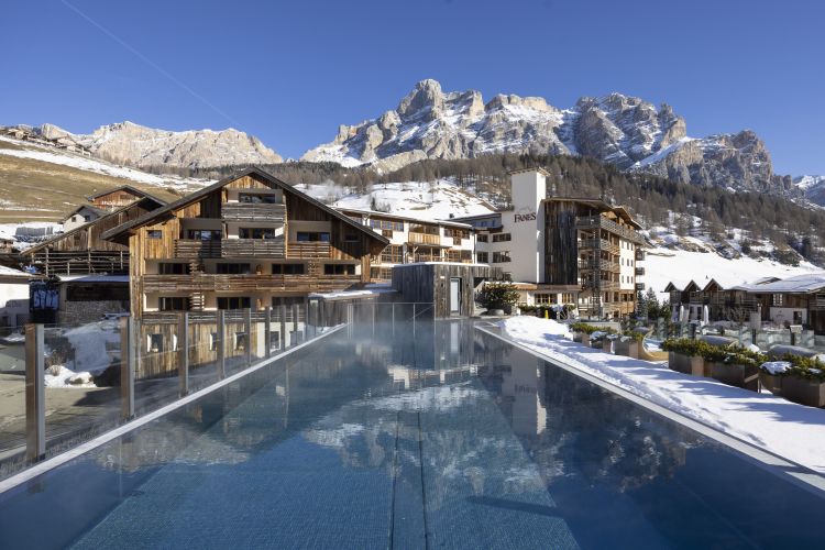 L'infinity pool di 25 metri del Dolomiti Wel