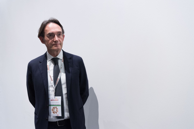 Piero Gabrieli osserva attento