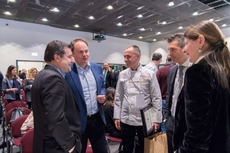 Chiacchiere al termine dei lavori: Josep Roca, Matteo Lunelli, Francesco Apreda e Marco Amato