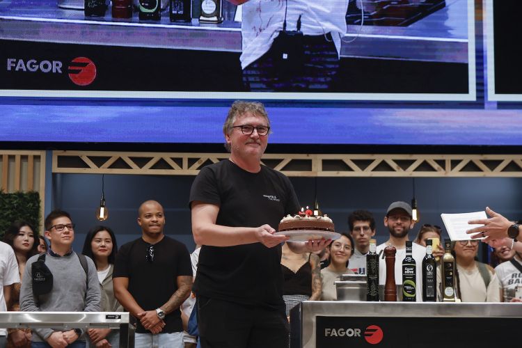 Redzepi ha fatto una sorpresa al suo amico Aduriz: una torta per i 25 anni del Mugaritz