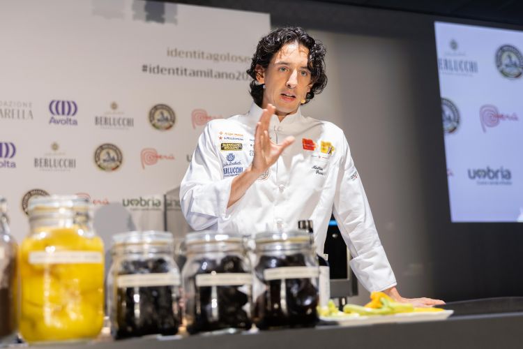 Lo chef Mattia Pecis

