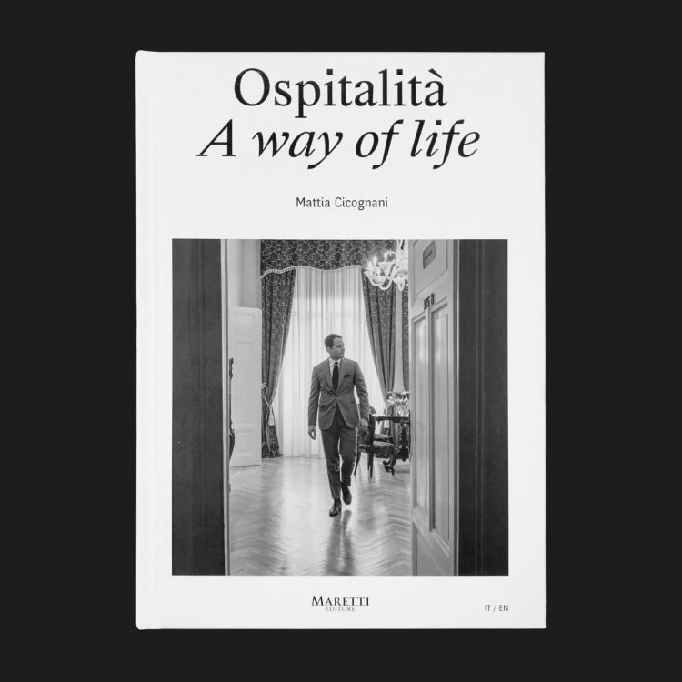 La copertina del libro di Mattia Cicognani, edito da  Maretti Editore, Ospitalità. A way of life
