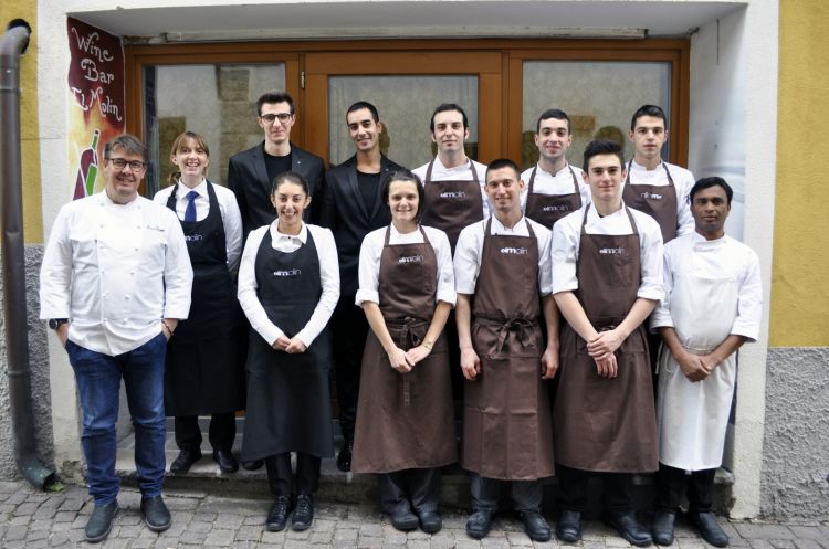 Lo staff del ristorante, con lo chef Alessandro Gilmozzi a sinistra
