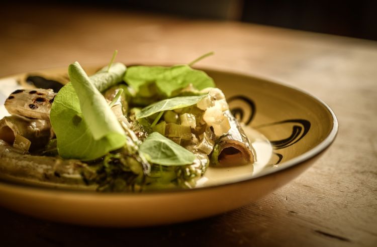 Puntarelle con bergamotto e anguria sottaceto