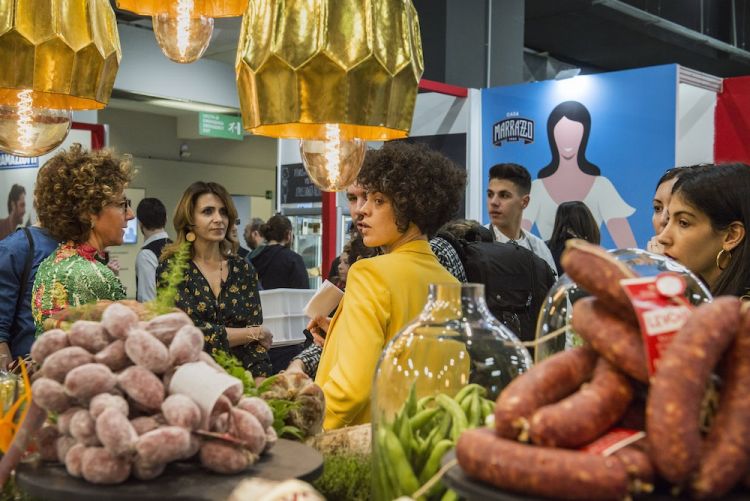 Ricchi salumi all'azienda Levoni, fondata a Ca