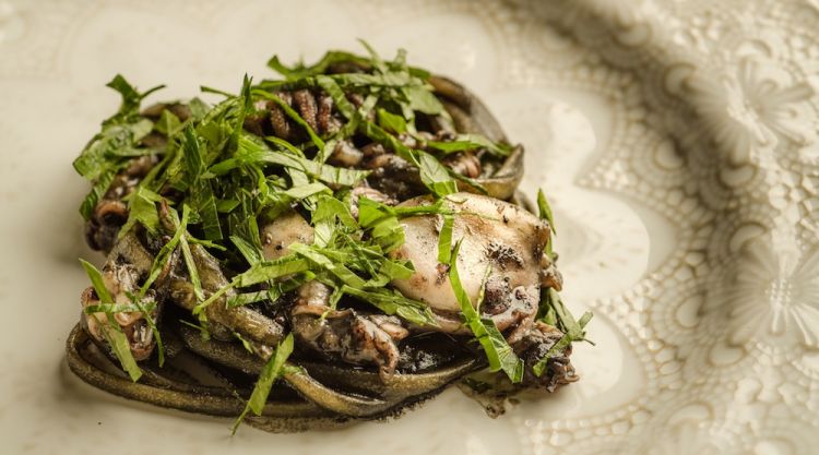 Linguine con calamaretti e cipolla
