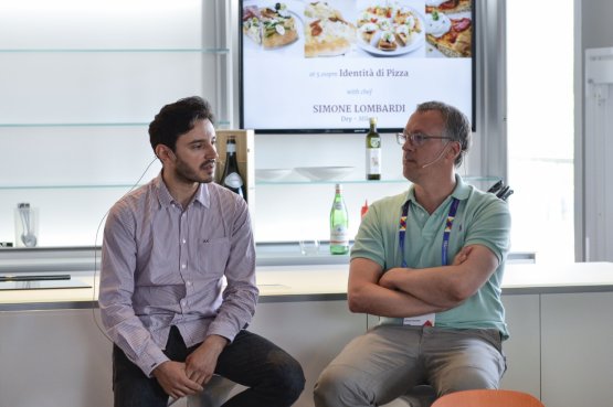 Il pizza-chef Simone Lombardi insieme a Gabriele Z