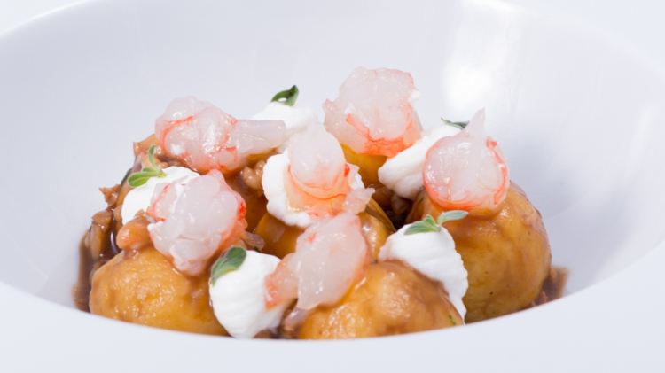 Gnocchi with quarantine potatoes, red prawns, pres