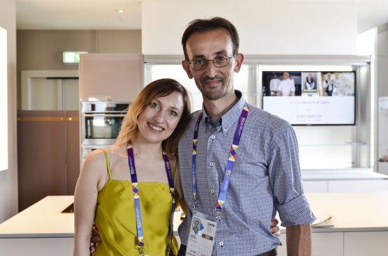 Fabrizio Bonfanti ieri con Valeria Senigaglia, traduttrice ufficiale delle lezioni del pomeriggio di Identità Expo