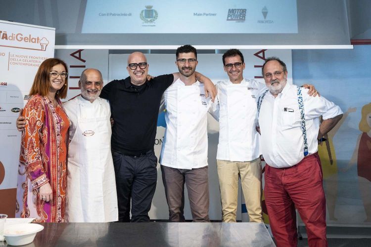 Ventura, secondo da destra, con da sinistra Cozzella, Assenza, Brunelli, Guizzetti, Marchi