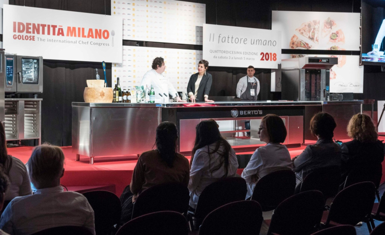 Sul palco con la presentatrice Francesca Barberini