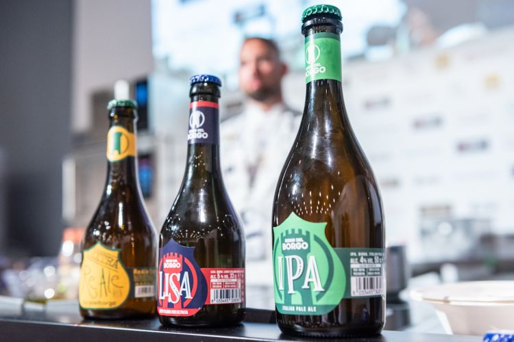 In abbinamento ai piatti degli chef, le specialità di Birra del Borgo, azienda che si è mossa a sostegno della ristorazione in questi tempi non facili