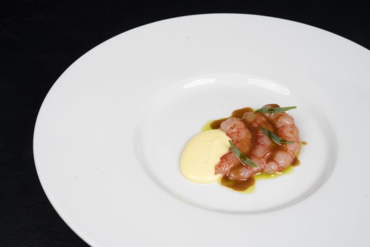 Gambero Rosso con bisque, salsa bernese e finocchietto di mare
