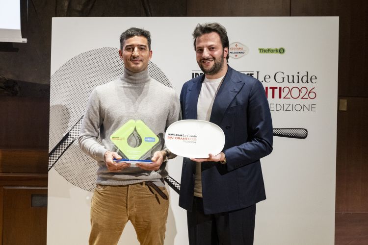 SPERIMENTAZIONE IN CUCINA - Marco Massaia, Gagini, Palermo. Premia Latteria Sorrentina con la seguente motivazione: «Trovare nuove vie, incrociando culture gastronomiche molto distanti. È la sintesi di questo giovane chef torinese, ora alle prese con quell’incredibile caleidoscopio di profumi e sapori che è il patrimonio agroalimentare siciliano».