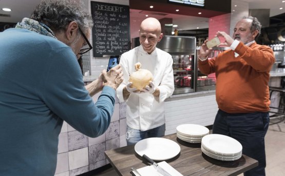 La Cacio e pepe in vescica di Camanini è molto fotogenica...