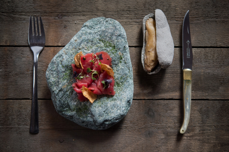 Carpaccio di fassona “Dry Age” con fondo bruno