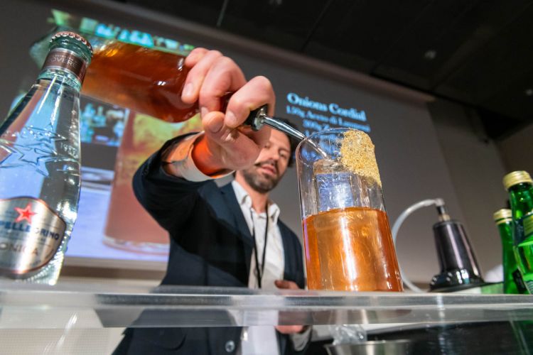 Matteo Di Ienno è stato premiato miglior bartender dalla Guida Identità Golose 2022
