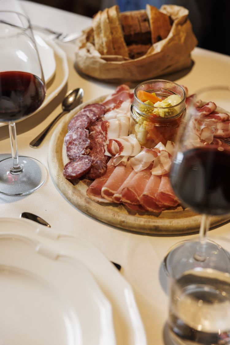 Il tagliere di salumi con la giardiniera fatta in casa