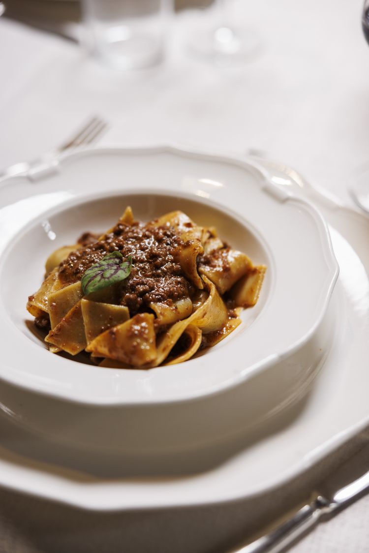 Pappardelle stese a mano con ragù di cortile