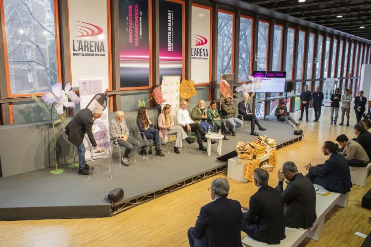 Insieme a Marta Cotarella, direttrice e co-founder Accademia Intrecci, sul palco anche Carmelo Troccoli, direttore Campagna Amica; Diego Scaramuzza, vice presidente Terranostra Veneto; Eleonora Masseretti, presidente Terranostra Lombardia; Maria Letizia Gardoni, presidente Coldiretti Bio; Nicolò Quarteroni, direttore Agriturismo Ferdy Wild; Franco Pepe, Pepe in Grani, e Umberto Capitanio, specialista urologo presso L’Istituto Scientifico San Raffaele di Milano
