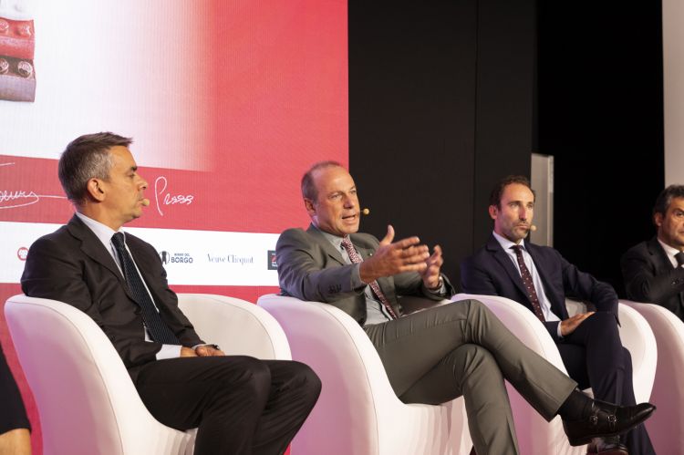 Al centro, Giuseppe Lavazza, vicepresidente di Lavazza