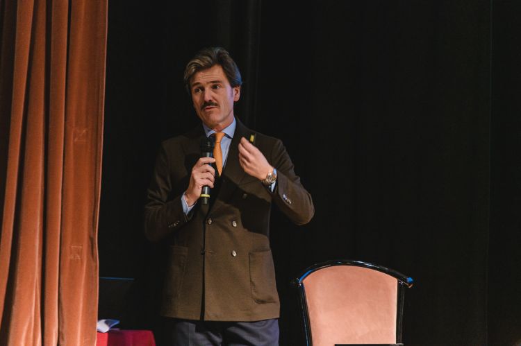 Il Master of Wine Andrea Lonardi durante la presentazione