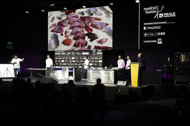 Niland with Dani García on the stage of the congress in Madrid
