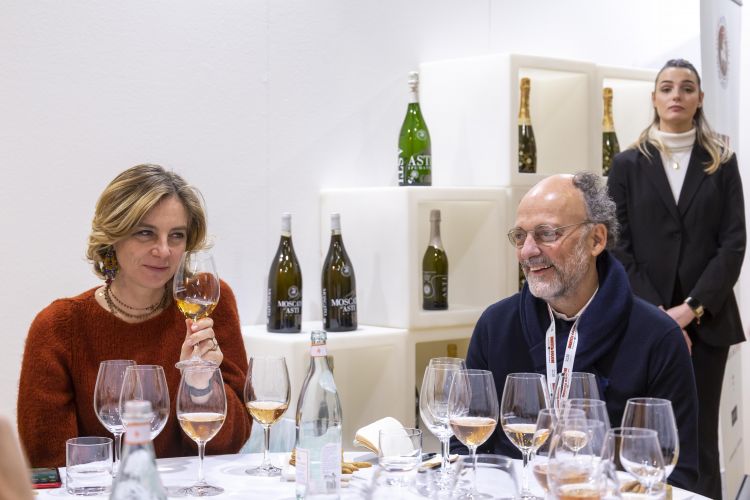 Gaia Marano Imparato, produttrice di vino con l’azienda Montevetrano, con lo chef Moreno Cedroni
