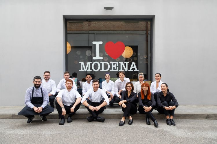 La grande squadra del ristorante Franceschetta 58, in via Vignolese a Modena
