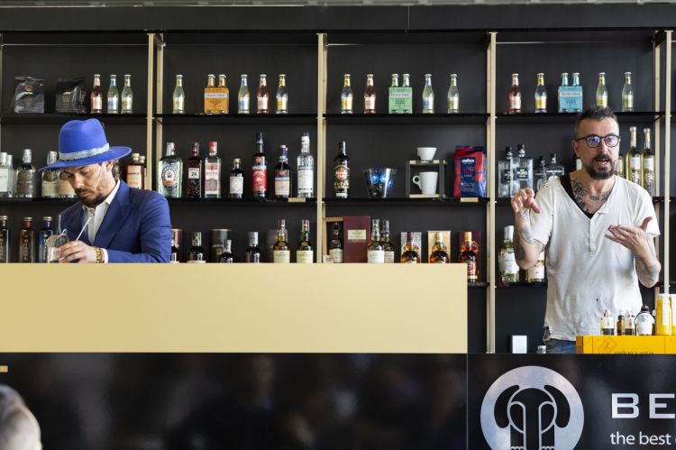 Beppe Mancini, bartender Diageo, e Oscar Quagliarini, ora al Le Garagiste di Parigi
