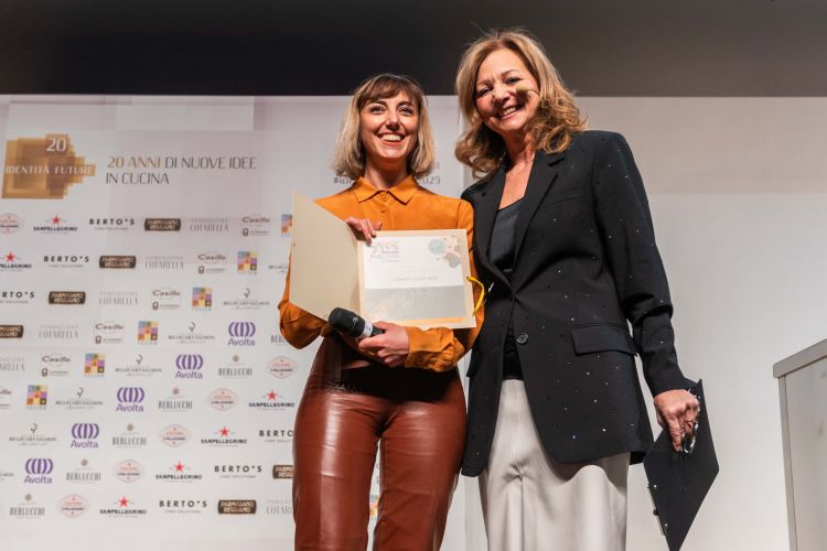 Leila Salimbeni sul palco di Identità Milano con 