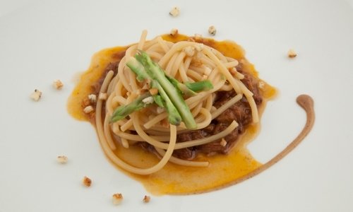 Spaghettoni with Grano Matt, oxtail, wild hop and 