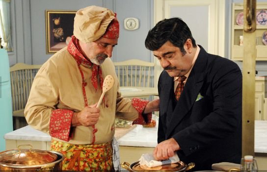Una versione più recente, per la tv, di Nero Wolfe, interpretato da Francesco Pannofino, qui alle prese con un altro chef, Nanni Laghi (ossia Andy Luotto)