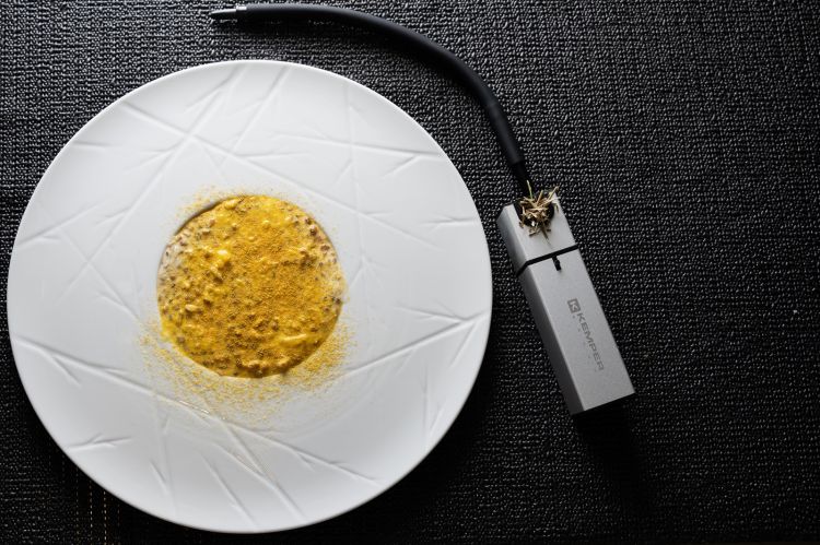 Grano cotto condito con crema di fieno greco, beur