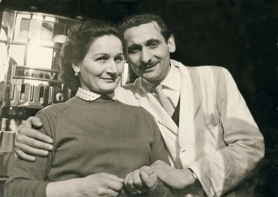 A young Giacomo Bulleri with wife Miranda: «I dedicate this prize to her»
