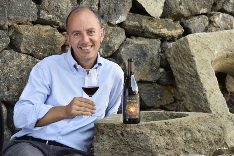 Antonio Rallo con il nuovo vino
