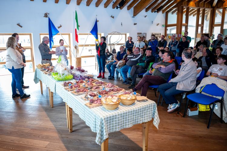 Uno scatto dal concorso Salat, fumat e mangjat! per decretare il miglior salame del Friuli
