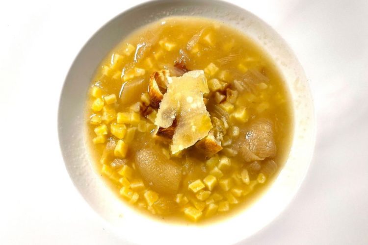 Zuppa di cipolla dell’acqua di Santarcangelo, manfrigoli, focaccia croccante e Parmigiano Reggiano vacche rosse 36 mesi
