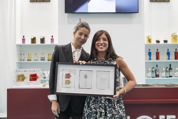 Giulia Caffiero&nbsp;con Chiara Buzzi, che ha moderato la masterclass
