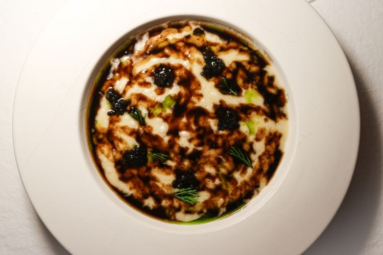 Riso, canocchia, burro alla mela verde, artemisia, caviale
