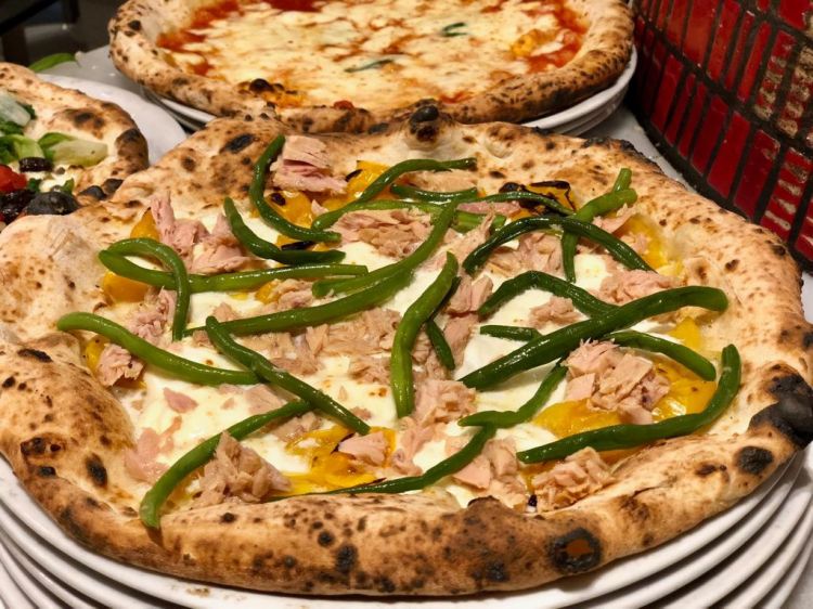 Pizza Tonno e Fagionini: la ricetta estiva di Ciro