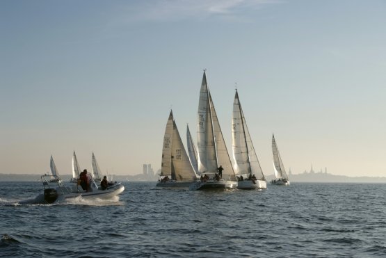 Tale la brezza estiva, che Tallinn fu scelta come base delle competizioni marittime alle Olimpiadi di Mosca del 1980. Oggi lo sbocco al mare della città non è più affare sovietico (foto Allan Alajaan)