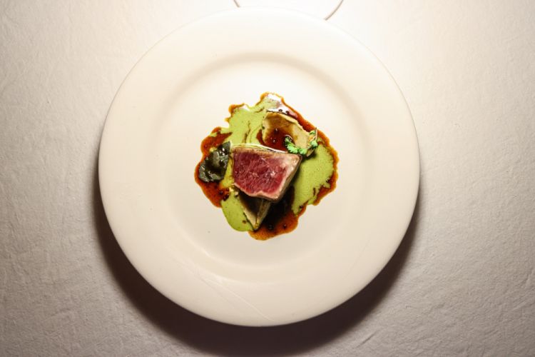 Tonno, la sua bottarga, miso di piselli, salsa acetosa
