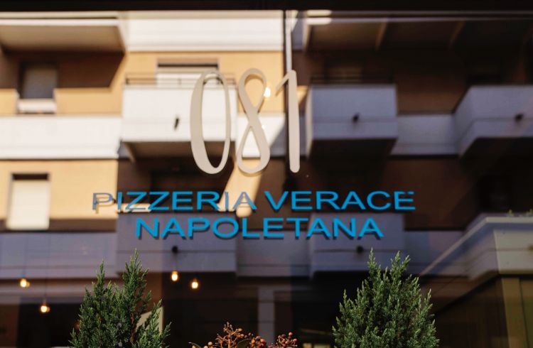 Napoli a Brescia, con la pizzeria 081