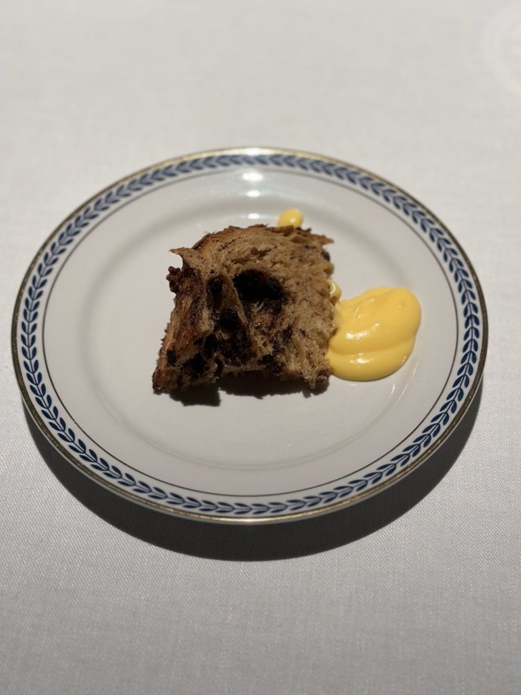 Luca Marchini produce panettoni da una decina di anni (circa 3000 lievitati all’anno e per tutto l’anno). La sperimentazione è continua, con nuove ricette, prese anche dalla tradizione. In questo caso, viene servito un "prototipo" di Panettone alla torta Barozzi e crema pasticcera.